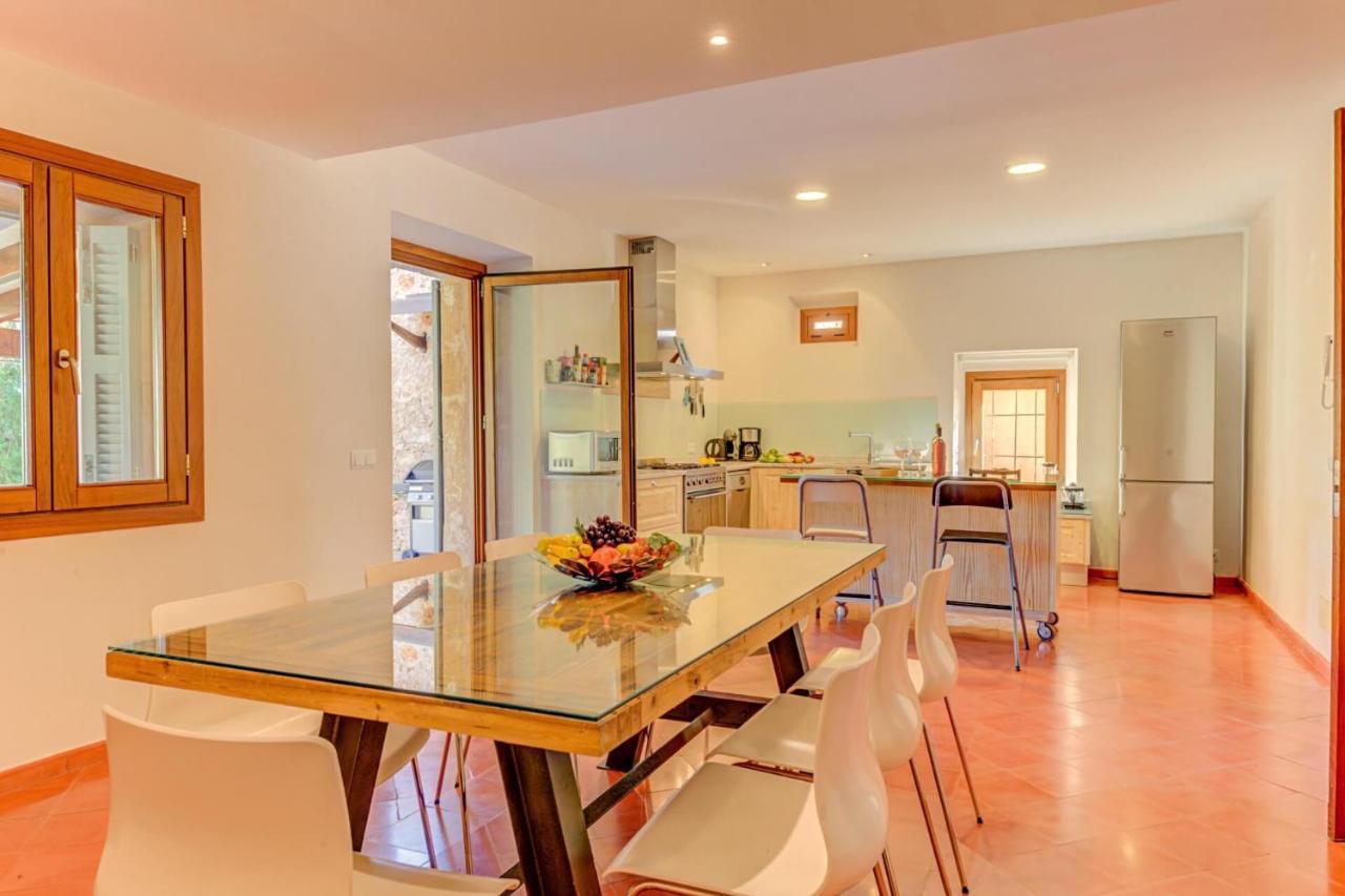 Cladera Villa *