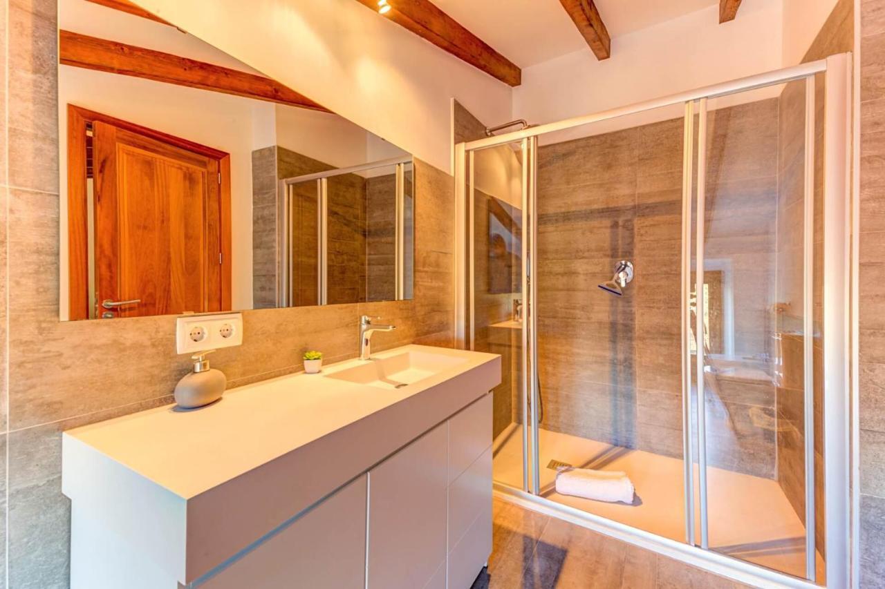 Cladera Villa *